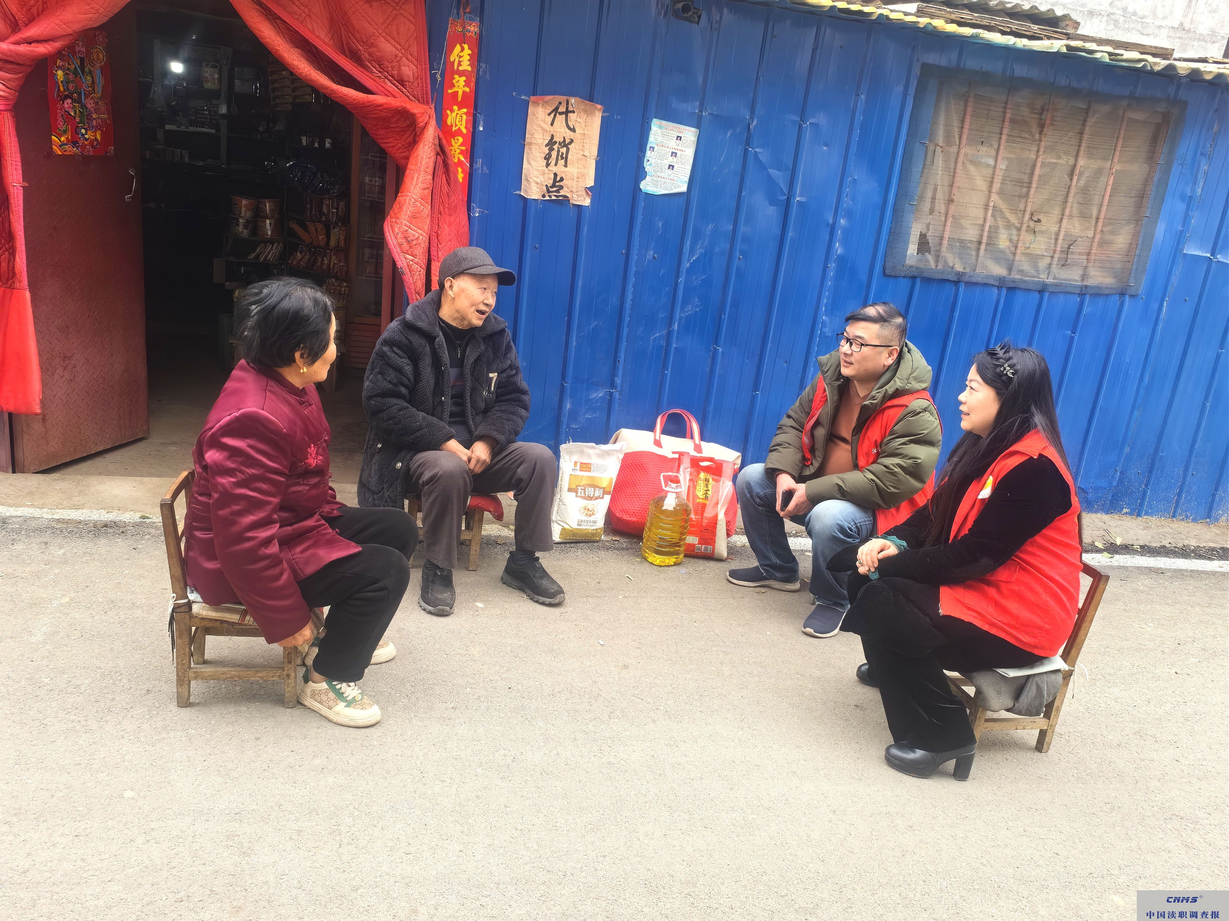 汝州烟草分公司开展我与客户共成长之“学雷锋”走访慰问困难客户主题志愿服务活动(图1)