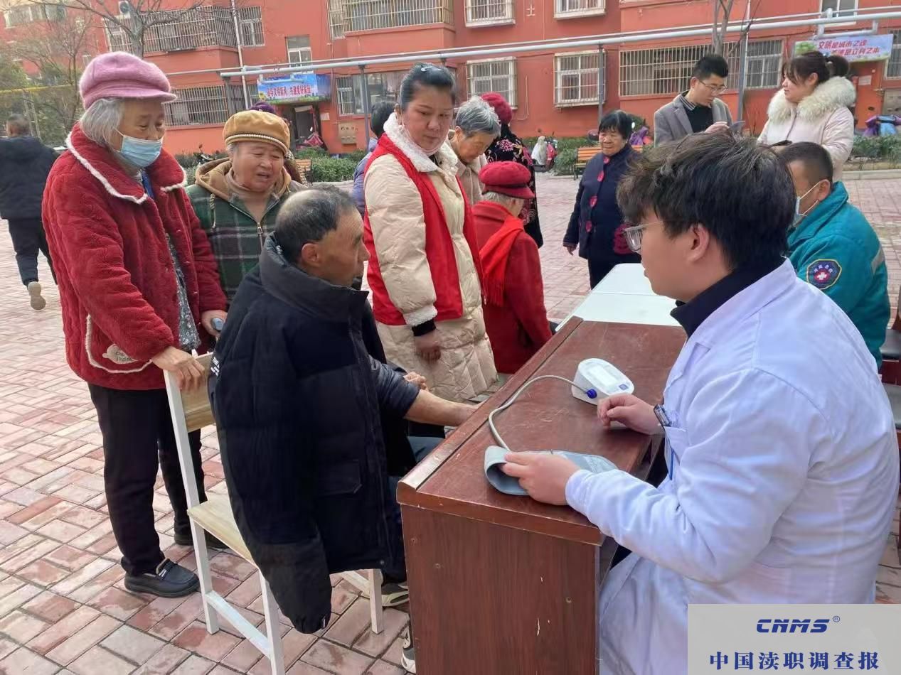 平顶山石龙区卫健委组织开展“我为群众办实事”健康义诊活动(图1)