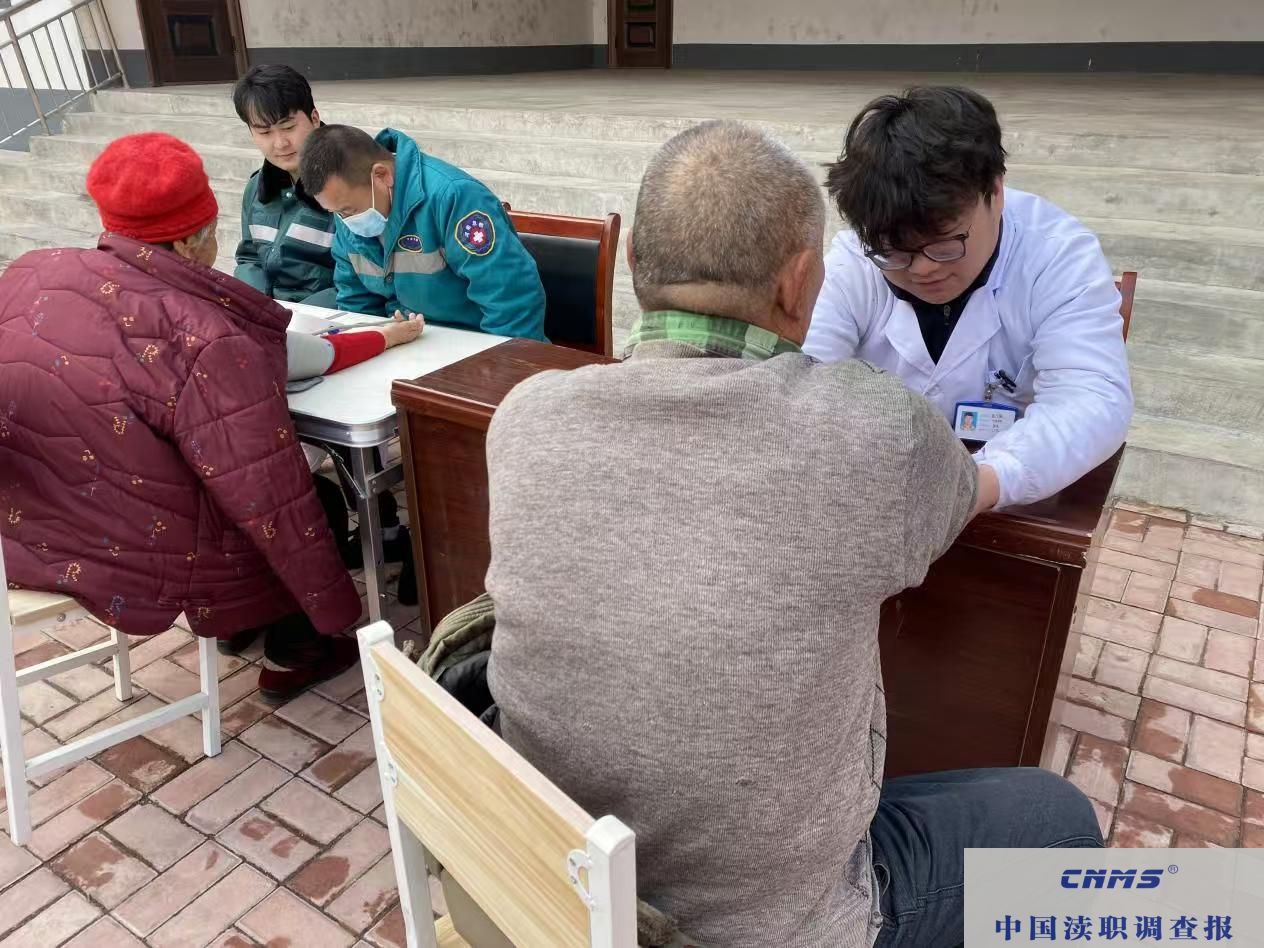 平顶山石龙区卫健委组织开展“我为群众办实事”健康义诊活动(图2)