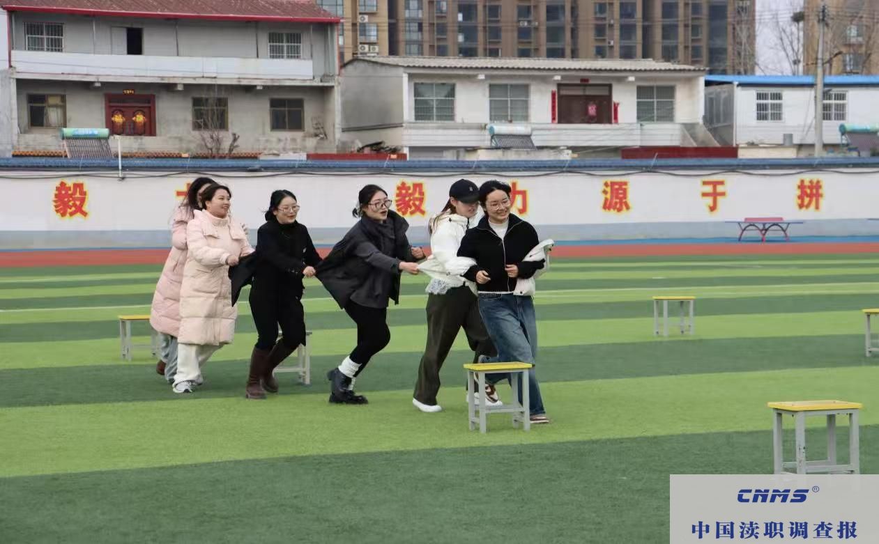 鲁山县育英高中“三八”节女教师 趣味体育活动精彩纷呈(图2)
