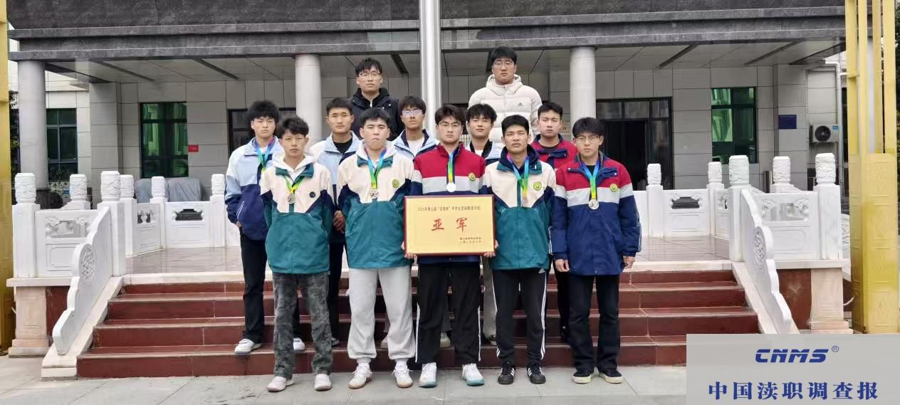 鲁山县育英高中代表队荣获 全县“安踏体育杯”中学生男子篮球赛高中组亚军(图1)