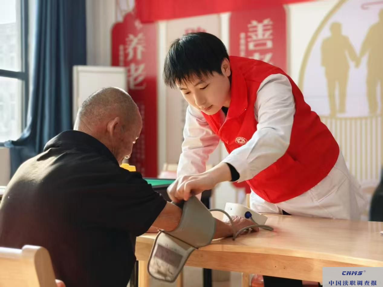 重阳安康“医”相伴,舞钢市人民医院志愿者团队走进养老服务中心(图2) 1a0ef7e2ee57d9f324229135e6f32bb6.jpg