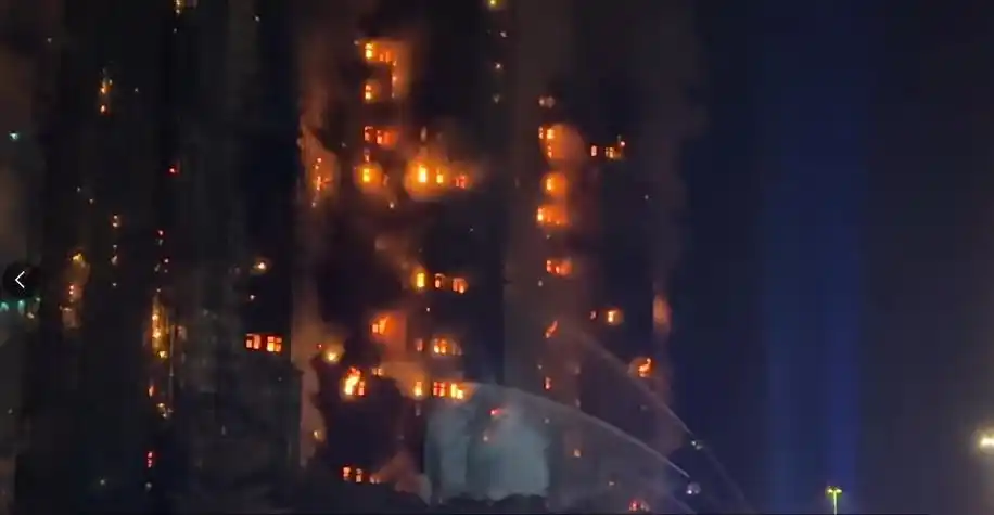 香港宏福苑发生五级火灾︳李家超极度关注火灾救援并发声哀悼(图2)