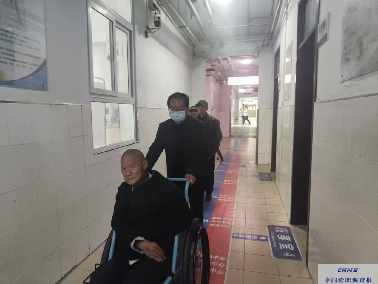 舞钢市杨庄乡:老人突患重病 “小小”网格显身手(图1) ae57dcd099af0ab1c56394fa71d47728.jpg