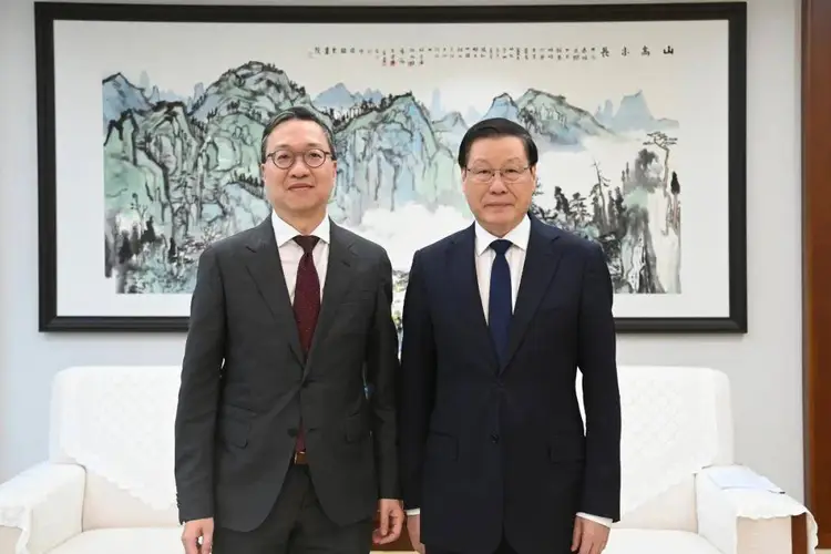 应勇会见香港律政司司长林定国(图1)