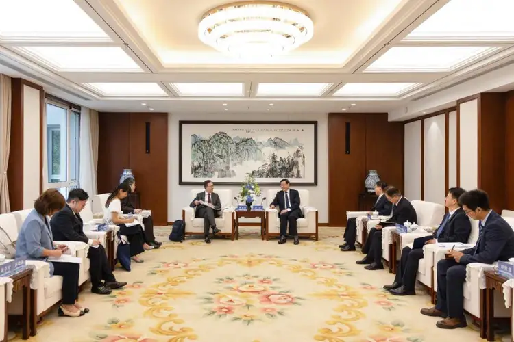 应勇会见香港律政司司长林定国(图2)