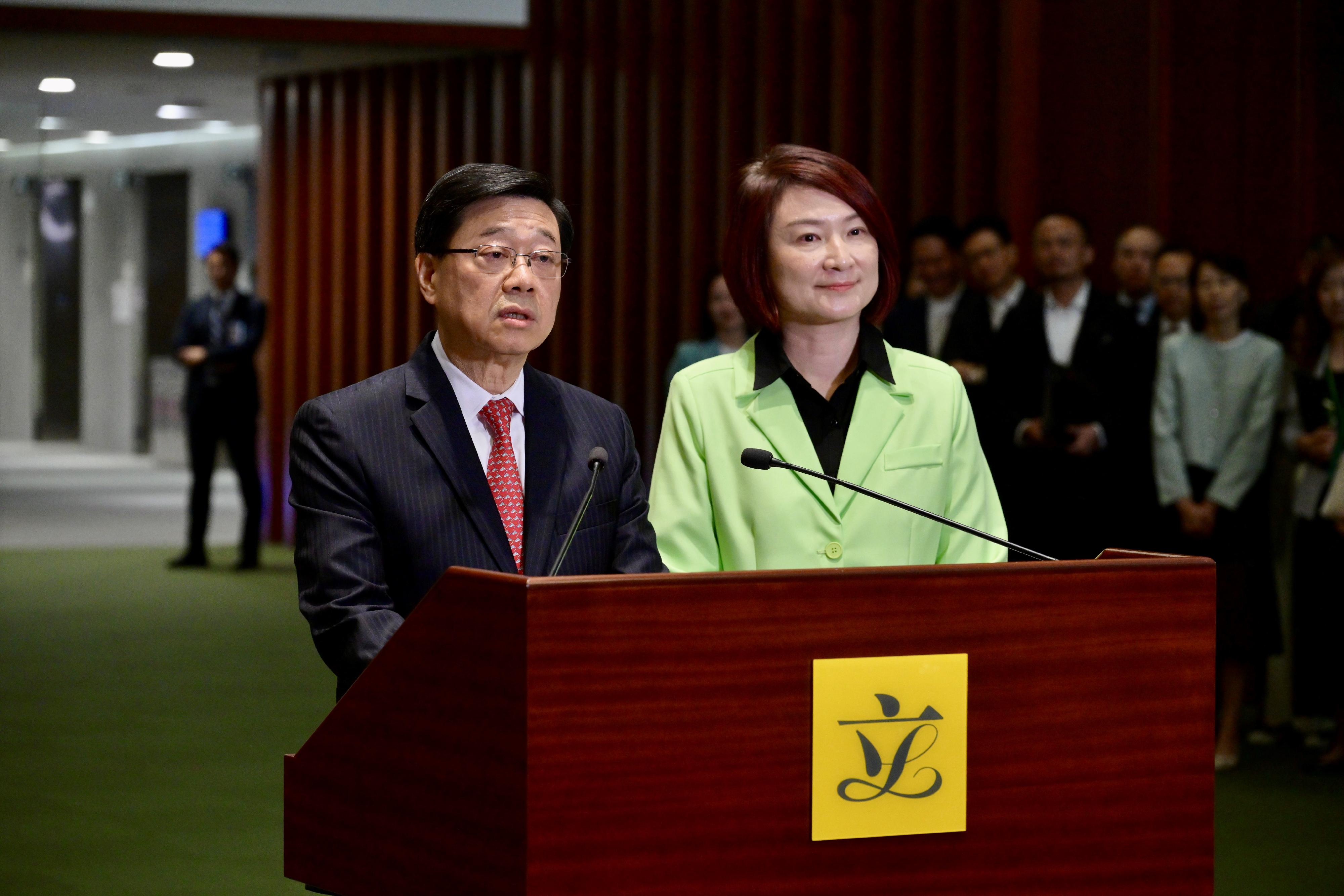 无议事规则束缚 以深度共识优化香港治理——全体立法会议员结束